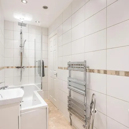 8, The Keyes Apartment